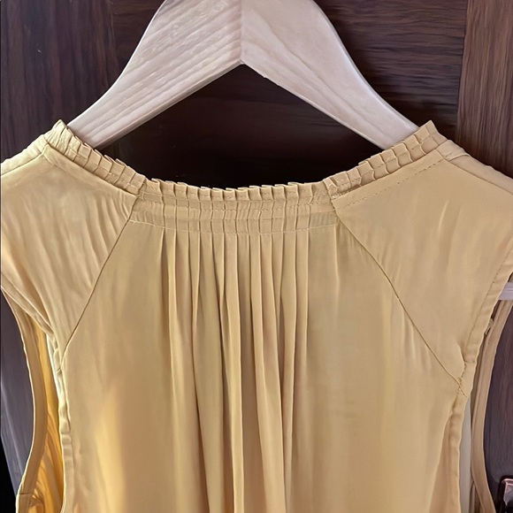 Simply Vera Vera Wang Yellow Sleeveless Relaxed Blouse - Picture 4 of 5